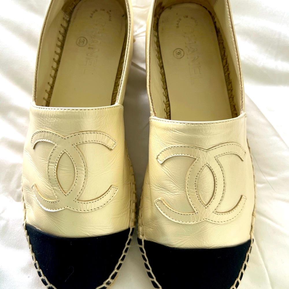 NWT- UNIQUE IVORY COLOR- NOT BEIGE- Chanel Leather Espadrilles Ivory/Black.